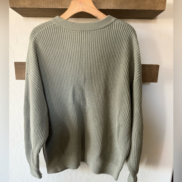 Tna Aritzia|Olive green thick knit ribbed V-Neck oversized pullover sweater•••XS - Picture 6 of 11